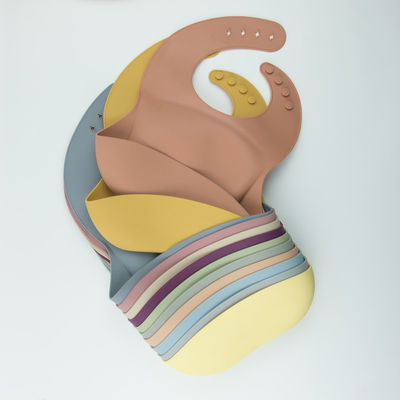 4 دکمه BPA سیلیکون بدون سیلیکون Baby Bib ضد آب نرم بادوام قابل تنظیم