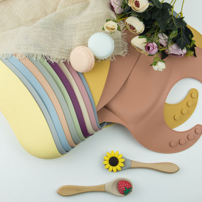 4 دکمه BPA سیلیکون بدون سیلیکون Baby Bib ضد آب نرم بادوام قابل تنظیم