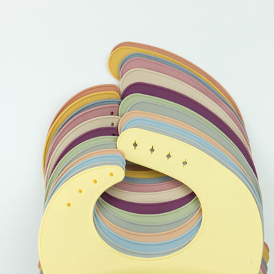 4 دکمه BPA سیلیکون بدون سیلیکون Baby Bib ضد آب نرم بادوام قابل تنظیم