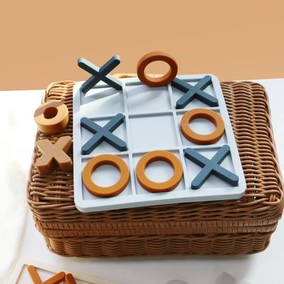 MOQ 50 مجموعه سیلیکون XO Tic Tac Toe پازل لوگو سفارشی رنگ BPA رایگان گواهینامه CE اسباب بازی های سیلیکونی