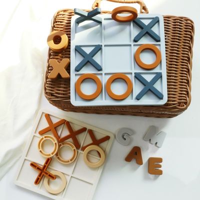MOQ 50 مجموعه سیلیکون XO Tic Tac Toe پازل لوگو سفارشی رنگ BPA رایگان گواهینامه CE اسباب بازی های سیلیکونی