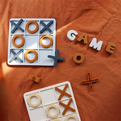 MOQ 50 مجموعه سیلیکون XO Tic Tac Toe پازل لوگو سفارشی رنگ BPA رایگان گواهینامه CE اسباب بازی های سیلیکونی