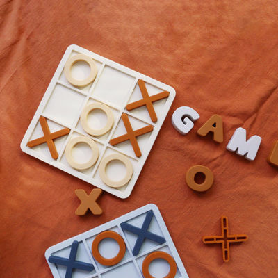 MOQ 50 مجموعه سیلیکون XO Tic Tac Toe پازل لوگو سفارشی رنگ BPA رایگان گواهینامه CE اسباب بازی های سیلیکونی